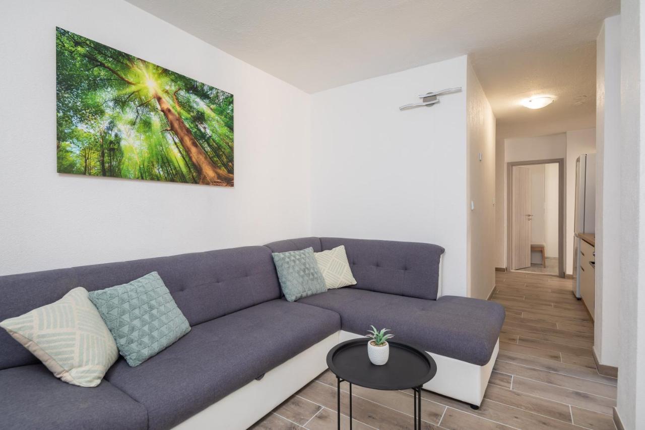 River Park Apartments Omis Exterior photo