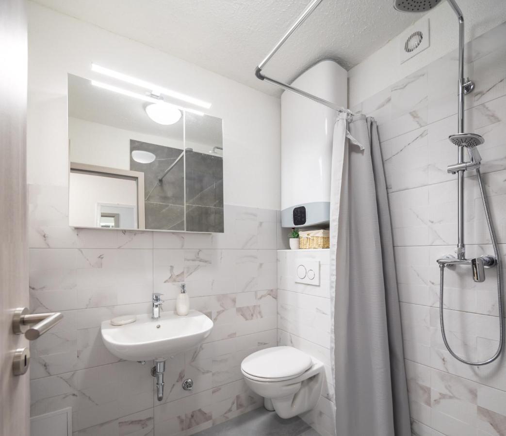 River Park Apartments Omis Exterior photo